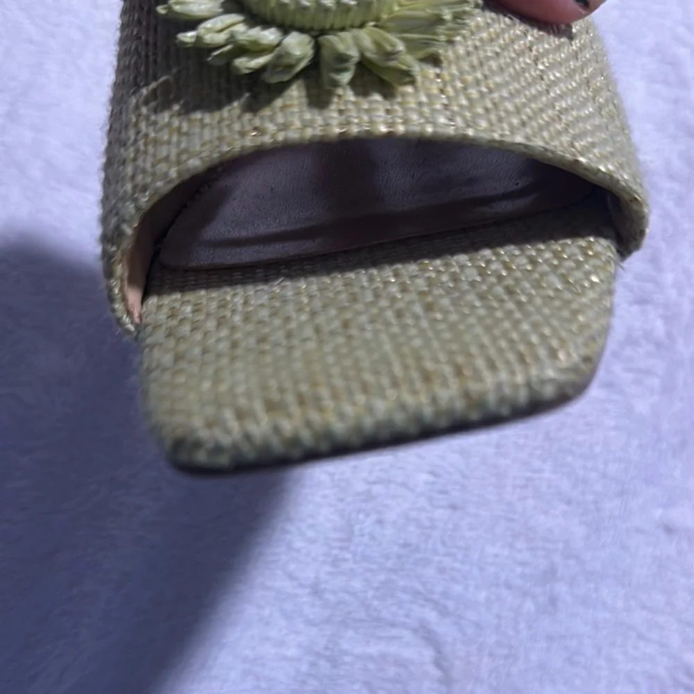 Bandolino Green Mules with Nature-Inspired Design - Picture 5 of 8
